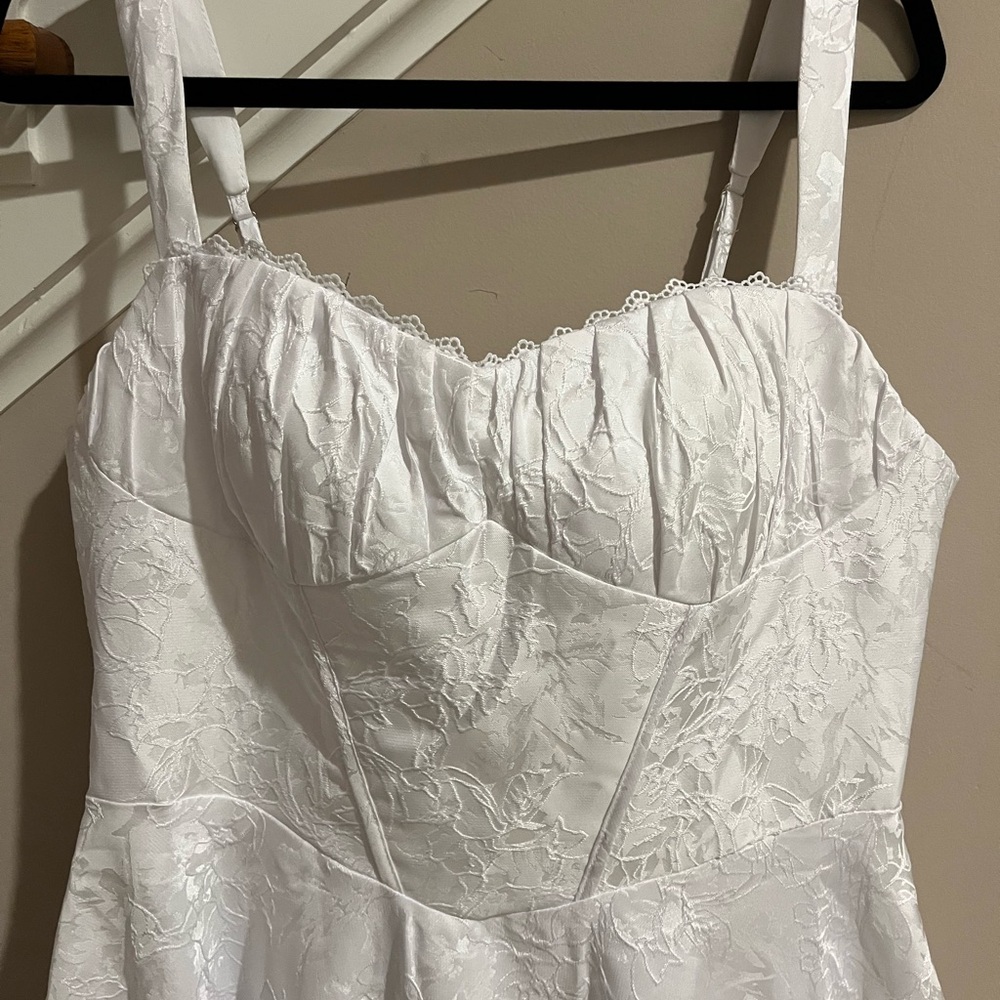 Pretty White Dress - Picture 7 of 9